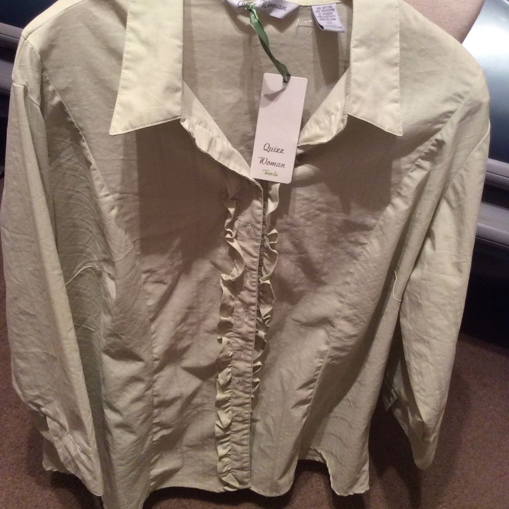 NWT Quizz Woman size 22 blouse